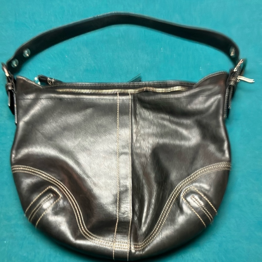 Coach Elegant Black Leather Shoulder Bag